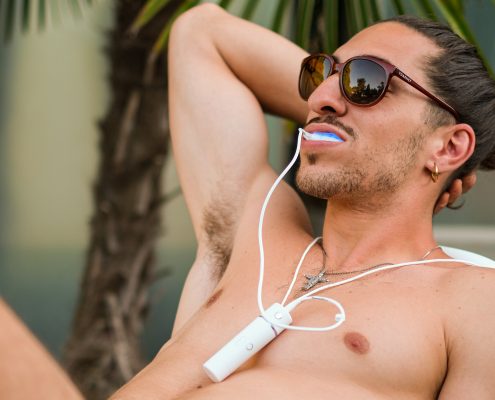 hombre tumbado con glo home