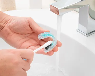 ¿Cómo limpiar los alineadores invisibles? 7 consejos para cuidarlos